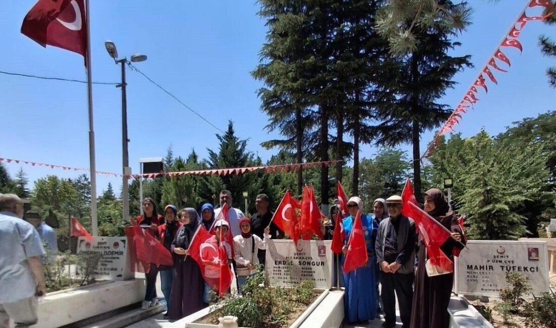 Adanalı üniversite ve yaz Kur’an kursu öğrencileri, Şehit Ömer Halisdemir’in