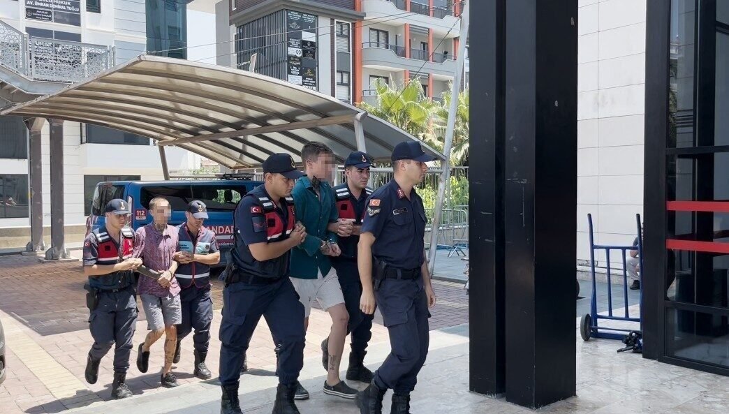 Antalya’nın Alanya ilçesinde çıkan bıçaklı kavgada bir Rus hayatını kaybederken,
