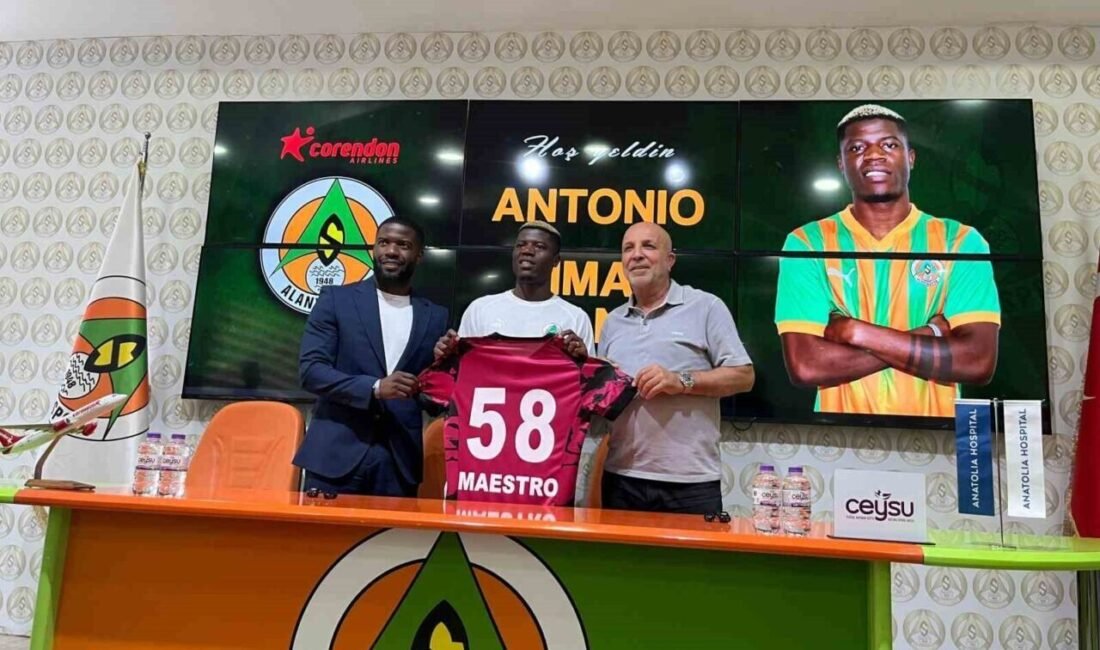 Corendon Alanyaspor, son olarak Adana Demirspor’da oynayan orta saha oyuncusu