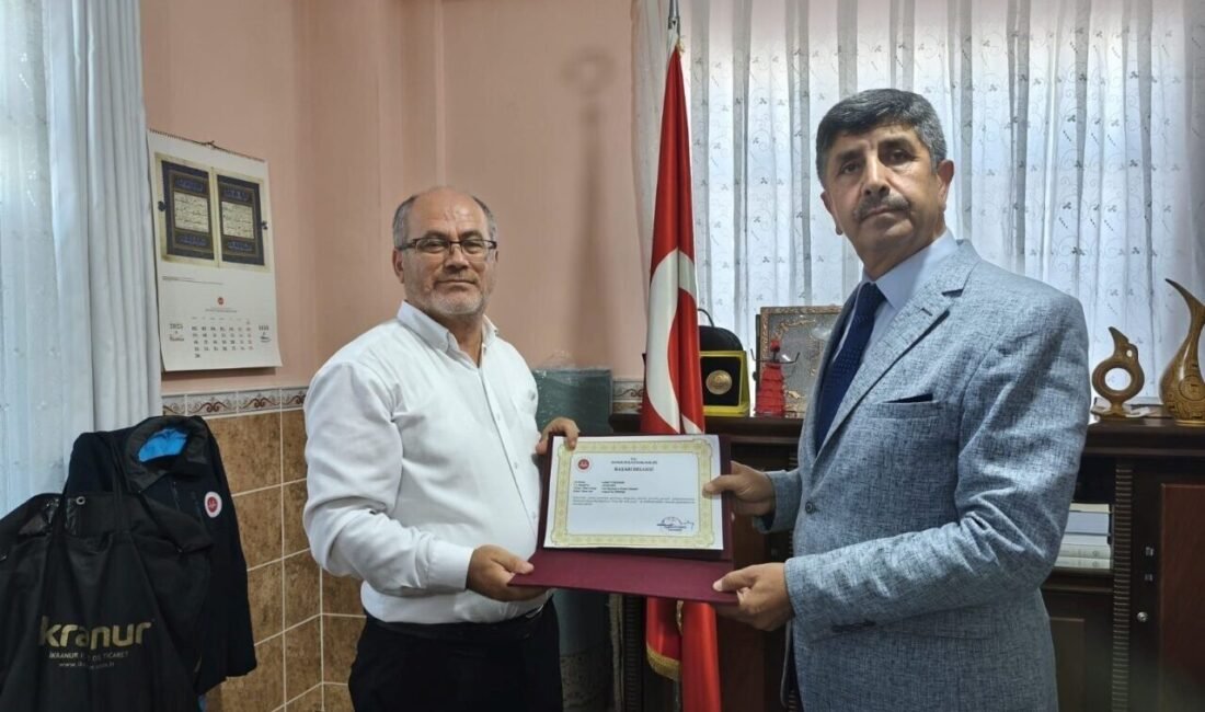 Mersin’in Anamur ilçesinde, din hizmetlerinde gösterdikleri özverili çalışmaları ve üstün