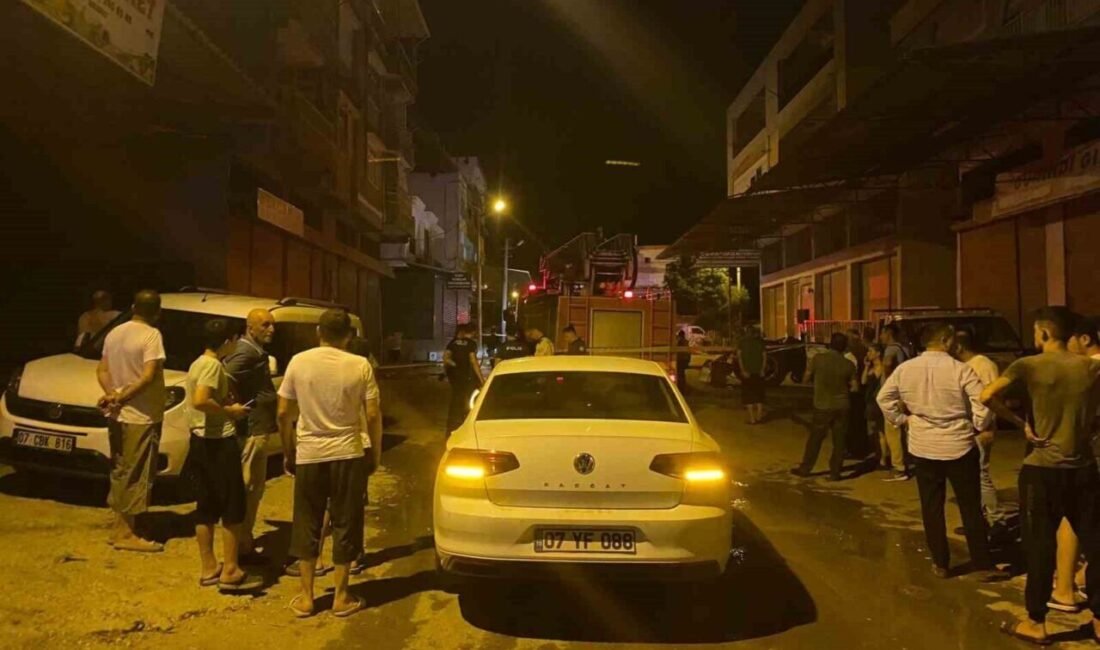 Antalya’nın Serik ilçesinde çıkan yangında evde bulunan 4 kişi, itfaiye