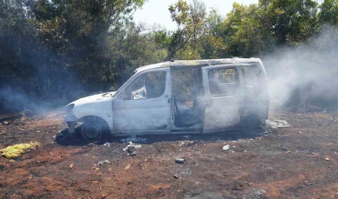 Antalya’da ormanlık alanda çıkan yangın, ekiplerin havadan ve karadan müdahalesiyle