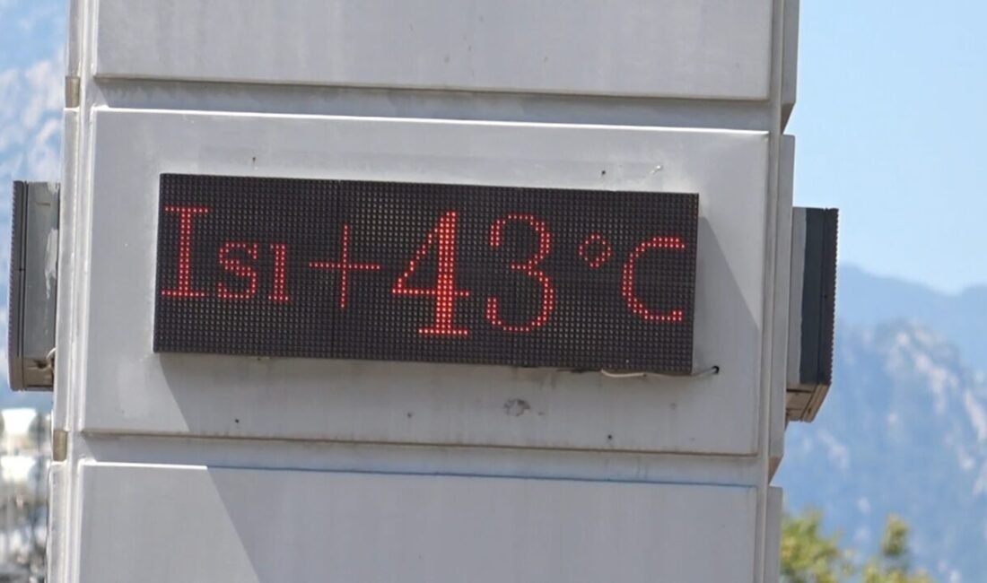 Antalya’da hava sıcaklığı 43 dereceye, deniz suyu sıcaklığı ise 28