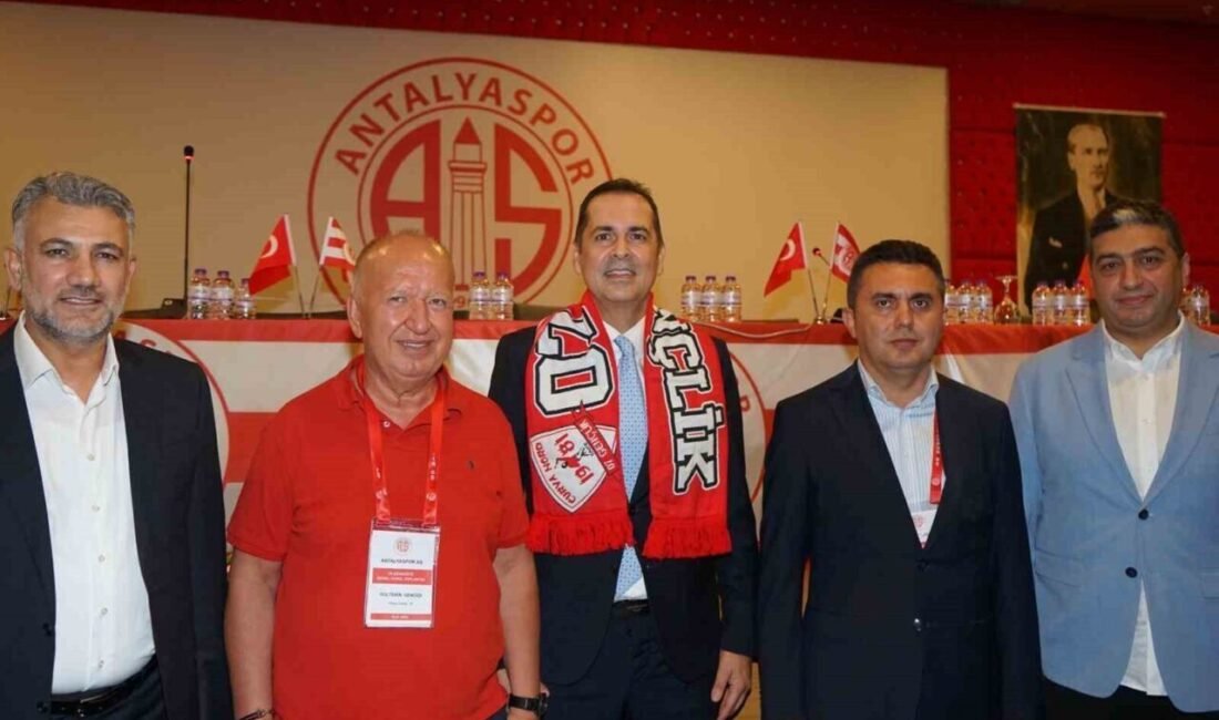 Antalyaspor’un Olağanüstü Genel Kurulu’nda, başkanlığa Rıza Perçin getirildi. Antalyaspor’da Olağanüstü