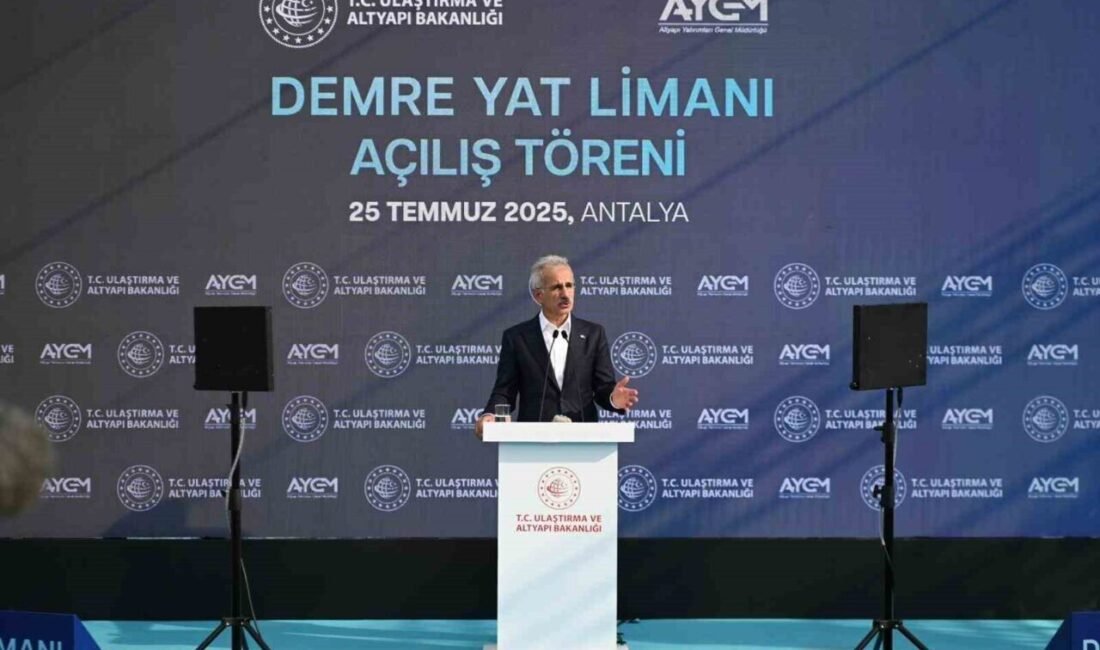 Ulaştırma ve Altyapı Bakanı Abdulkadir Uraloğlu, Demre Yat Limanı’nın hizmete