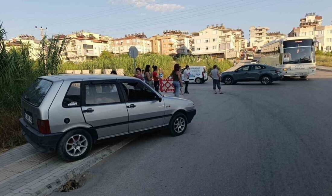 Antalya’nın Manavgat ilçesinde araç sürücüsünün bir anlık dikkatsizliği sonucu meydana