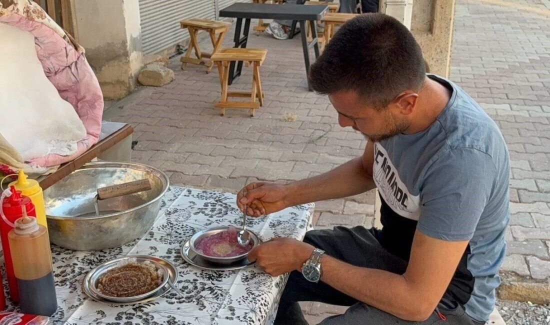 Adana’nın Kozan ilçesinde bir esnaf, dağdan getirdiği karı, pamuk, yorgan