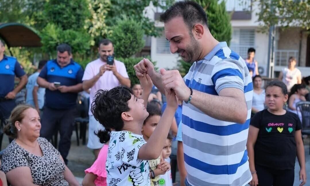 Hatay’ın Defne ilçesinde belediye tarafından düzenlenen etkinlikte çocuklar doyasıya eğlendi.