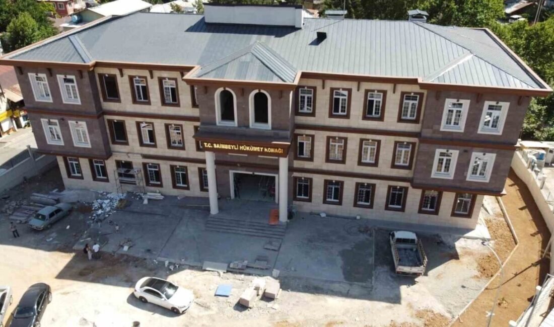 Adana’nın Saimbeyli ilçesinde 6 Şubat depremlerinde orta hasar alarak yıkılan