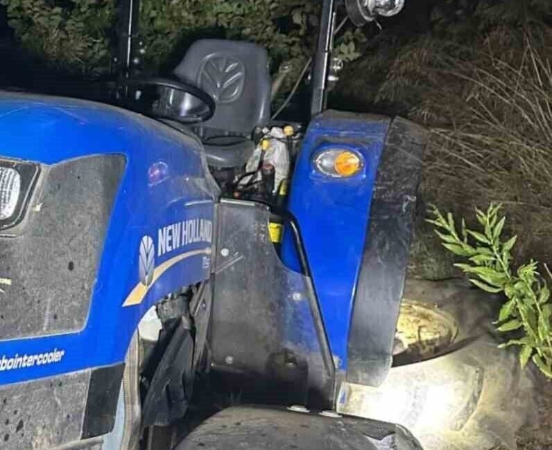 Antalya’nın Akseki ilçesinde devrilen traktörün altında kalan sürücü hayatını kaybetti.