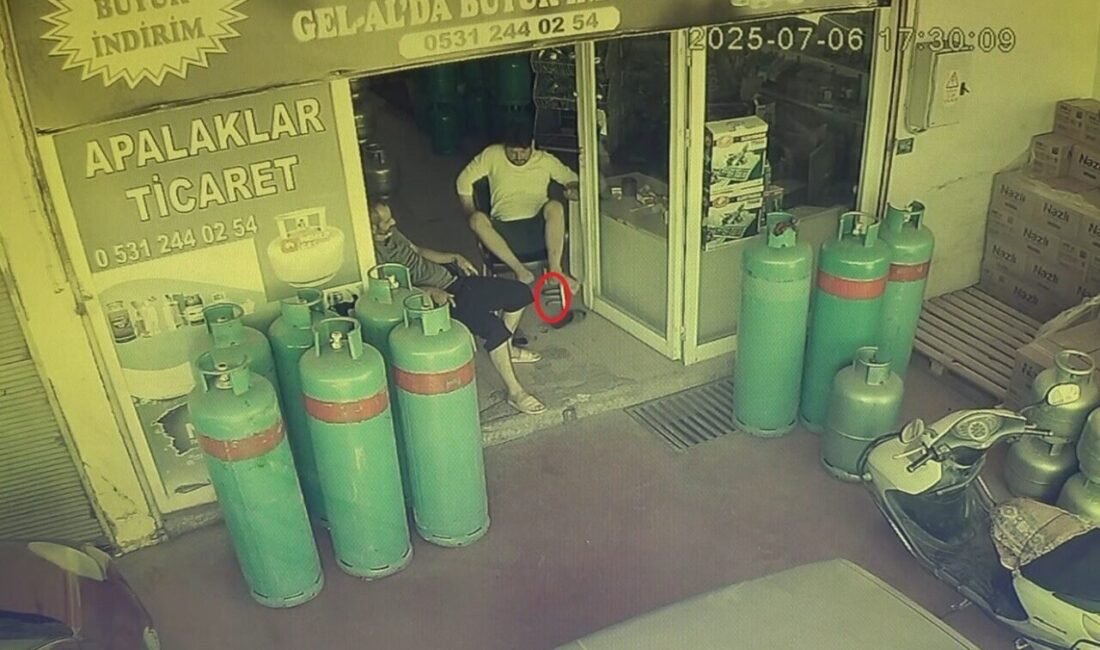 Antalya’nın Alanya ilçesinde bir tüpçü dükkanında, ayaklarının dibinden içeriye giren