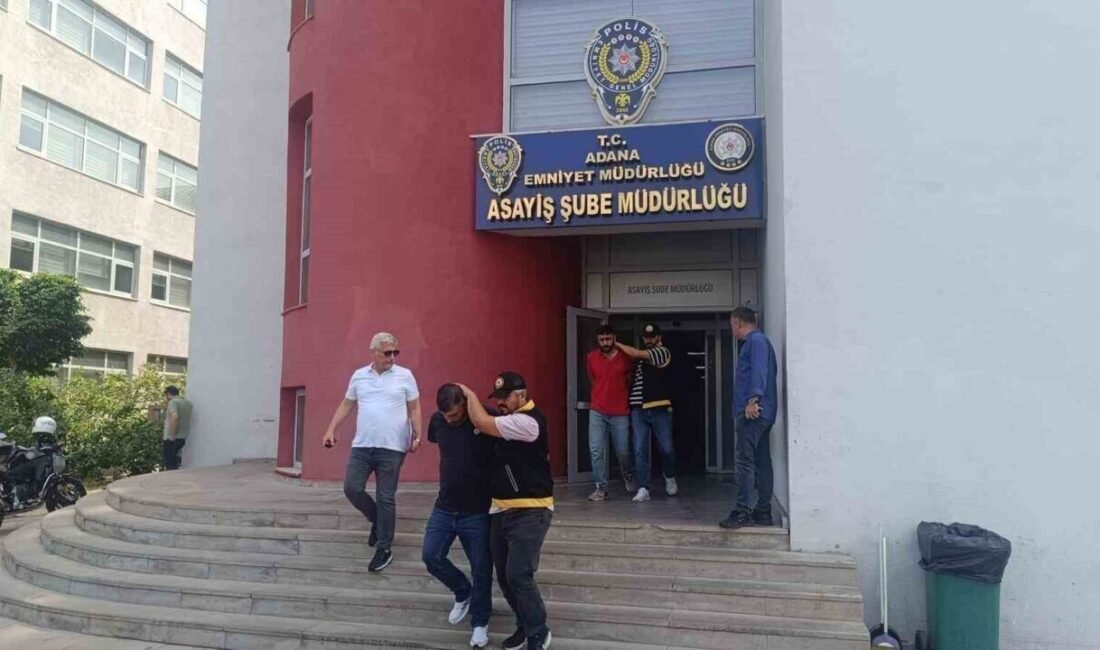 FETÖ yalanıyla yaşlı adamı 4 milyon 250 bin TL dolandıran şüpheliler yakalandı Adana’da kendilerini polis olarak tanıtıp, “FETÖ kimliğinizi kopyaladı” yalanıyla yaşlı