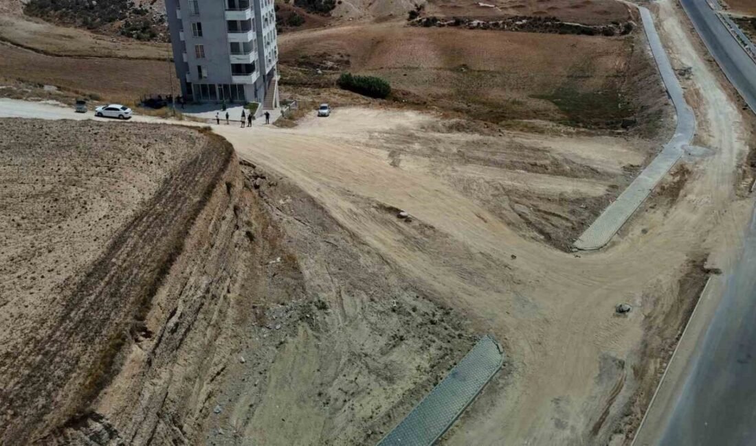 Adana’nın yeni yerleşim yerlerinden olan Sarıçam ilçesinde konutlar hızla yükselirken,