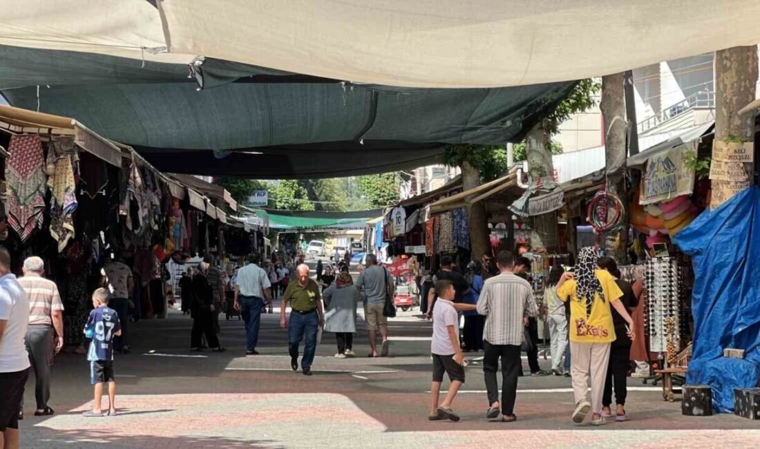 Kahramanmaraş’ın Onikişubat ilçesine bağlı Ilıca Mahallesi’ndeki kaplıcalar, yaz mevsiminde serin
