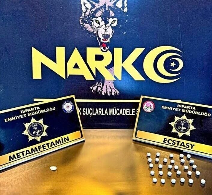 Isparta girişinde Narkotik Suçlarla Mücadele ekipleri tarafından yapılan operasyonda 32