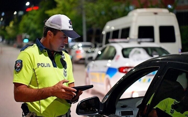 Isparta İl merkezinde akşam saatlerinde gerçekleştirilen asayiş uygulamasında 177 şahıs