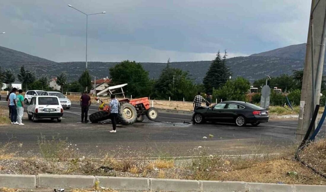 Isparta’da otomobil ile traktör çarpıştı: 2 yaralı Isparta’nın Şarkikaraağaç ilçesinde otomobil ile traktörün çarpışması sonucu meydana gelen