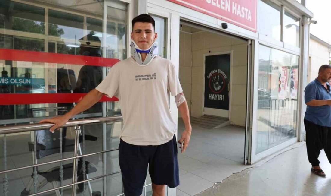 Adana’da gerçekleşen trafik kazasında çarpışma anında kapısı açılan otomobilden atlayıp