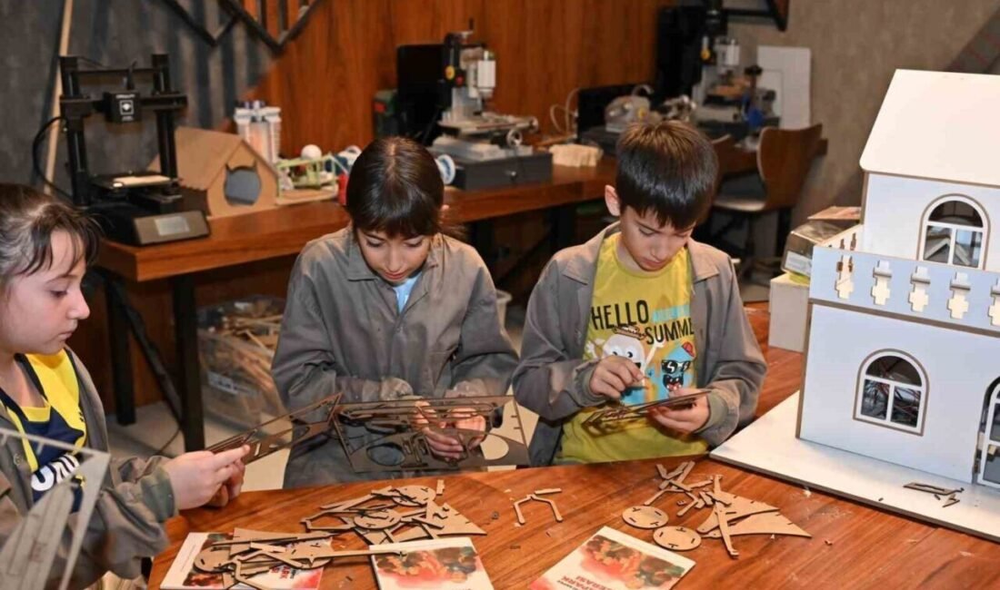 Kepez Belediye Başkanı Mesut Kocagöz, yaz döneminde çocuklara bilimle dolu