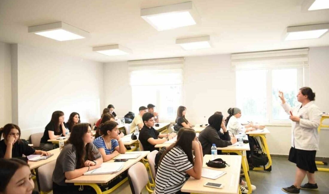 Kepez Belediyesi, üniversite hayali kuran gençler için yaz döneminde de