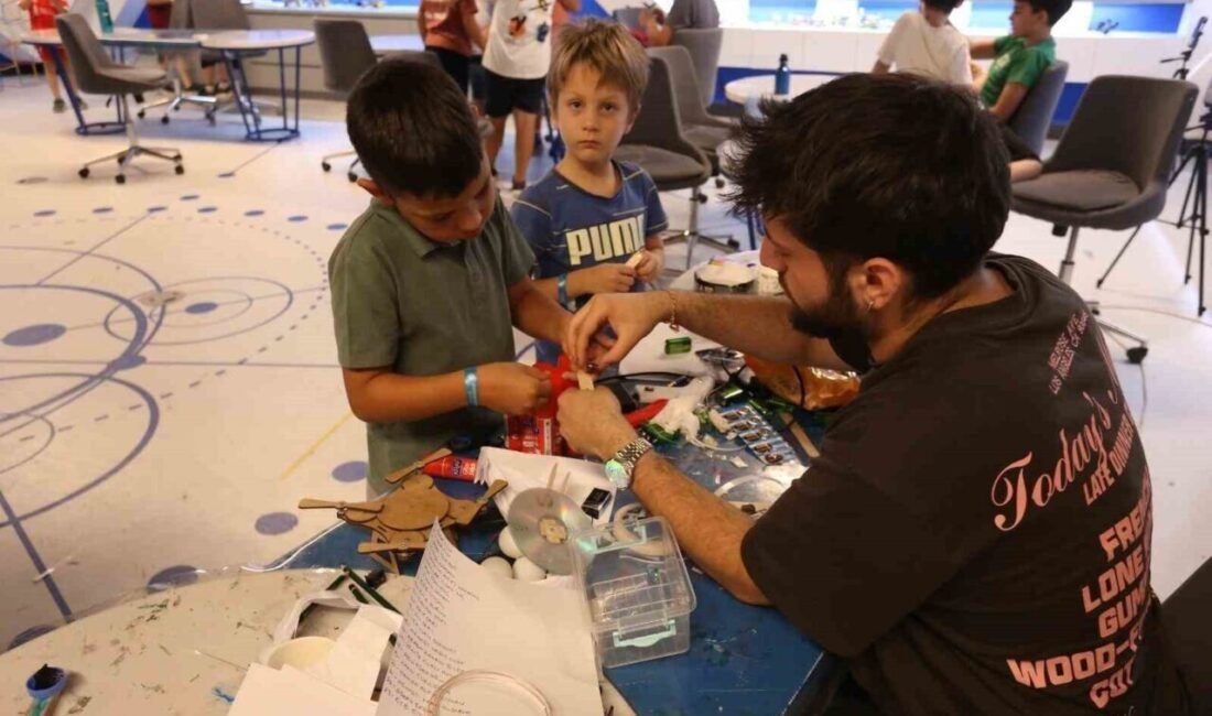 Kepez Belediyesi çatısı altında hizmet veren Antalya Bilim Merkezi, yaz