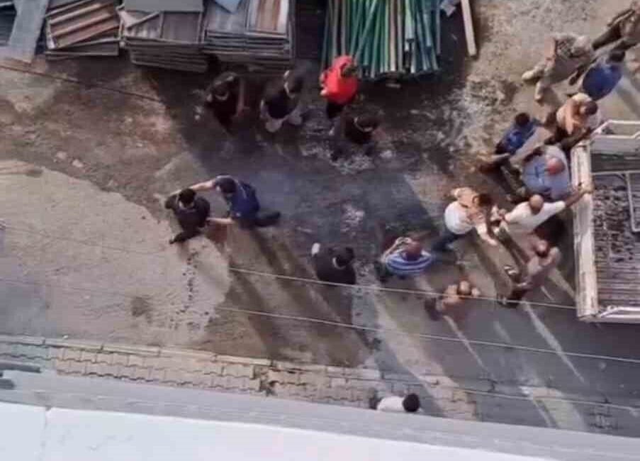 Hatay’ın İskenderun ilçesinde bir şantiyede iki grup arasında çıkan sözlü