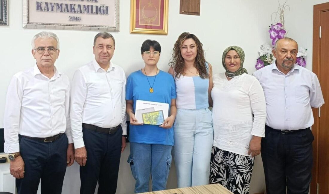 Kumluca’da 2025 Yükseköğretim Kurumları Sınavı’nda (YKS) ilk bine giren 3