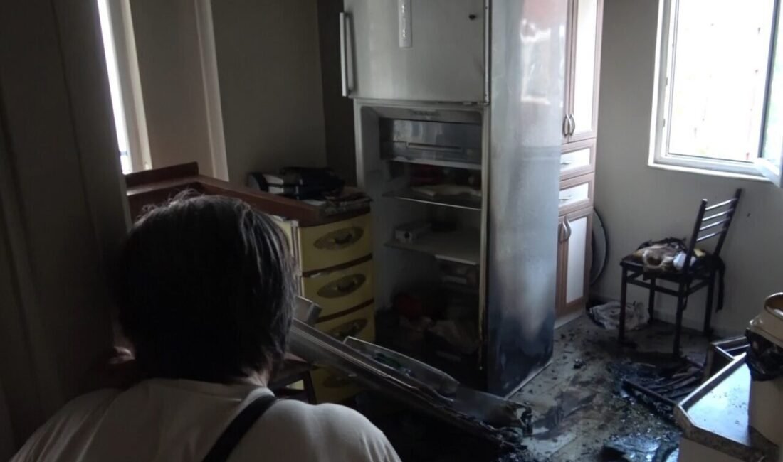 Antalya’da bir apartman dairesinde çıkan yangın itfaiye ekipleri tarafından büyümeden