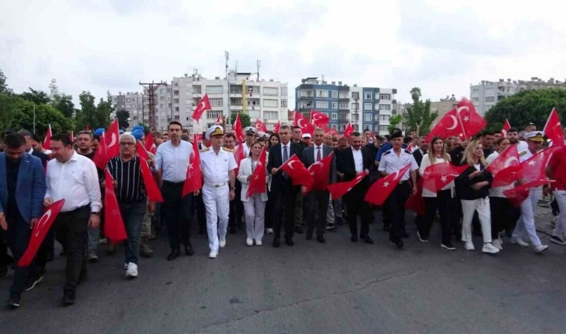 Mersin’de hain darbe girişimin 9. yıl dönümünde anma yürüyüşü düzenlenerek