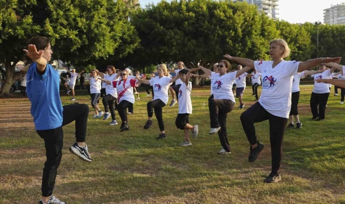 Mersin Büyükşehir Belediyesinin ‘Harekete Devam’ projesi kapsamında düzenlenen sabah sporları,