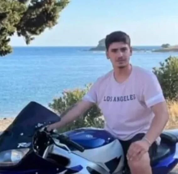 Mersin’de silahlı saldırıya uğrayan 20 yaşındaki genç hayatını kaybetti Mersin’in Anamur ilçesinde meydana gelen silahlı saldırıda 20 yaşındaki Özcan