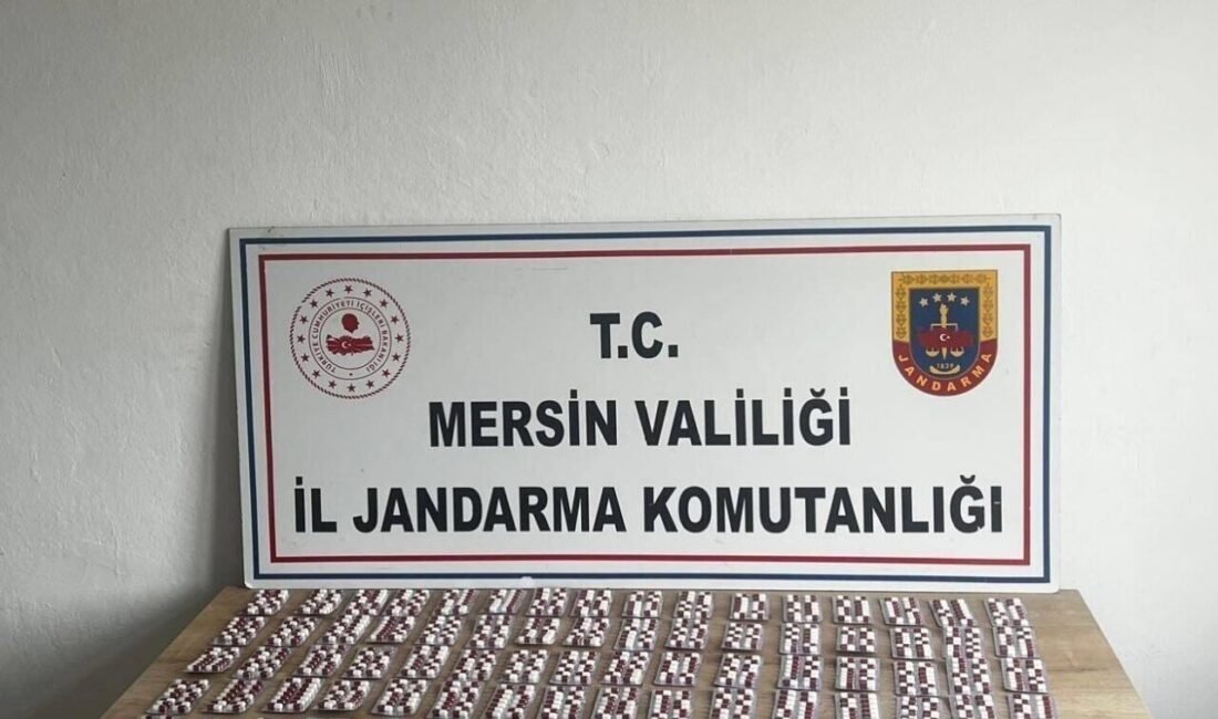 Mersin’de uyuşturucu ticareti yaptığı tespit edilen 3 şüpheli, jandarma ekiplerinin