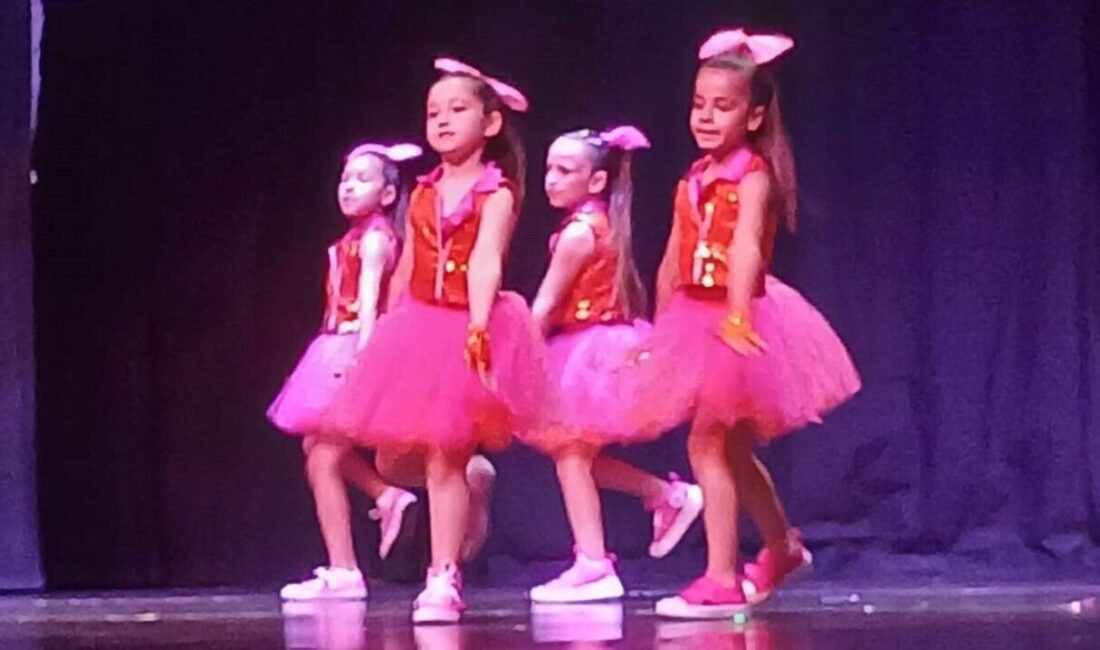 Mersin’de yıl boyunca eğitim alan çocuklar ve gençler, düzenlenen yıl