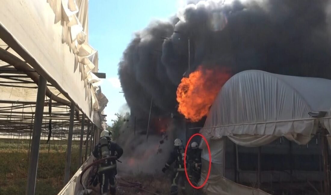 Antalya’da bir mobilya atölyesi çıkan yangına alev alev yandı. Yangına