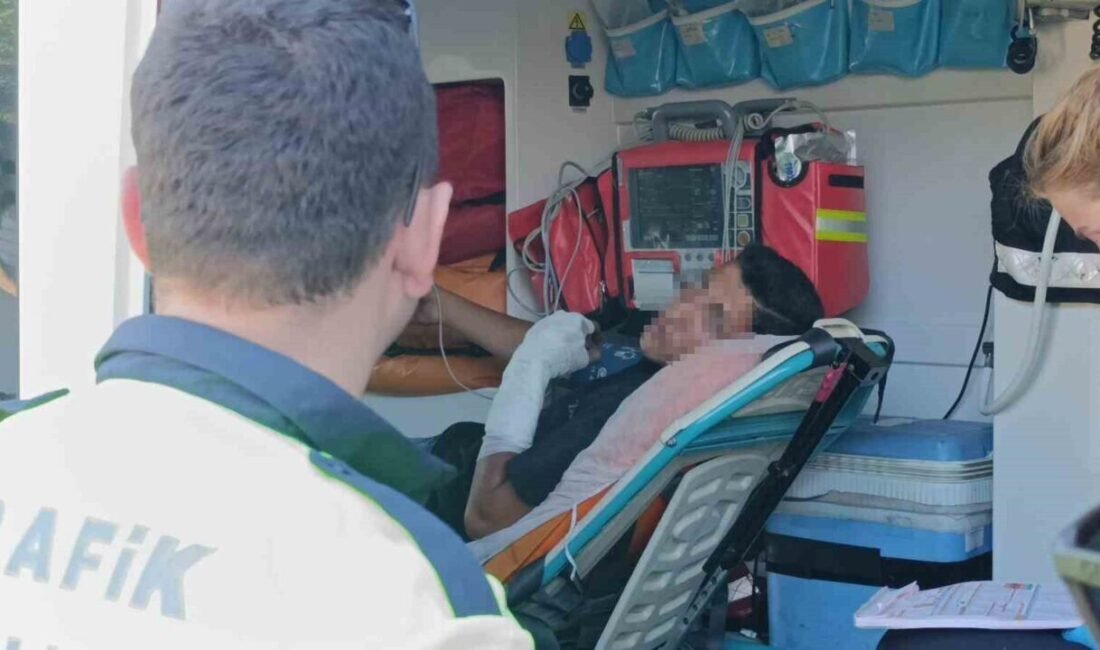 Antalya’nın Manavgat ilçesinde meydana gelen kazada yaralanan genç, polis ekiplerine