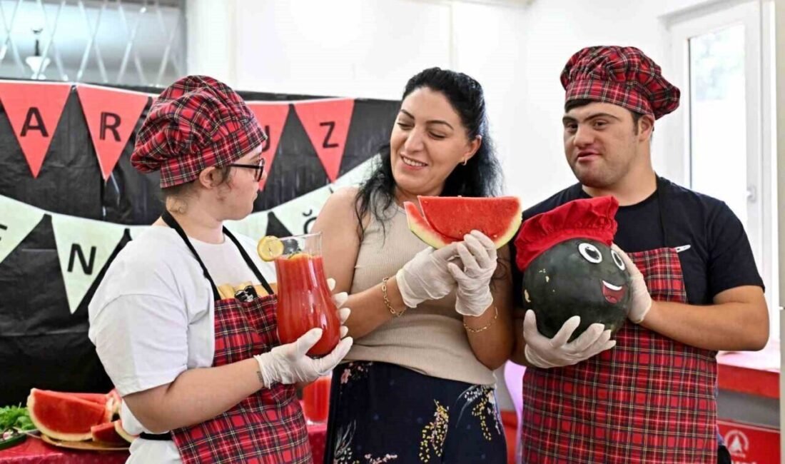 Antalya’nın bunaltıcı yaz sıcaklarında, Muratpaşa Belediyesi’nin Engelsiz Kafe’de düzenlenen mutfak