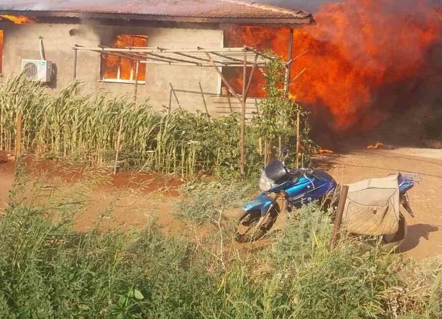 Hatay’da alevlere teslim olarak yanan müstakil ev kullanılmaz hale geldi.