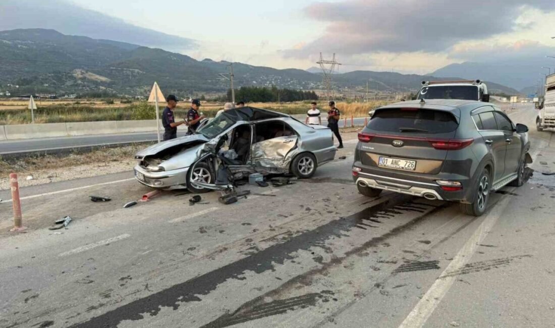 Osmaniye’nin Bahçe ilçesinde iki otomobilin çarpışması sonucu meydana gelen kazada