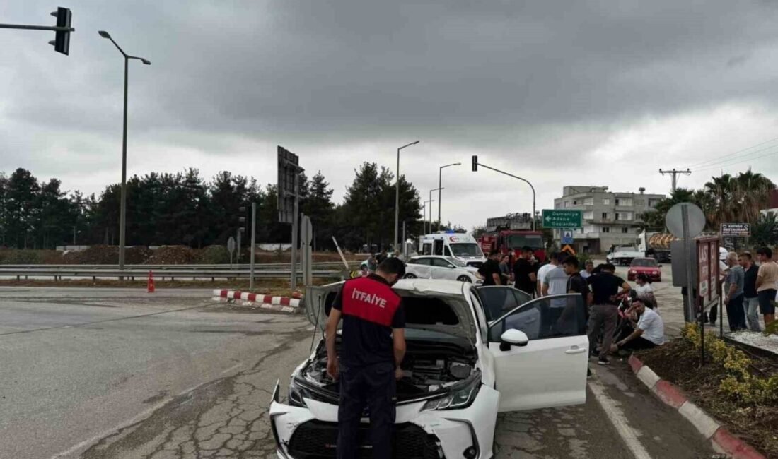 Osmaniye’nin Düziçi ilçesinde iki otomobilin çarpışması sonucu trafik kazası meydana