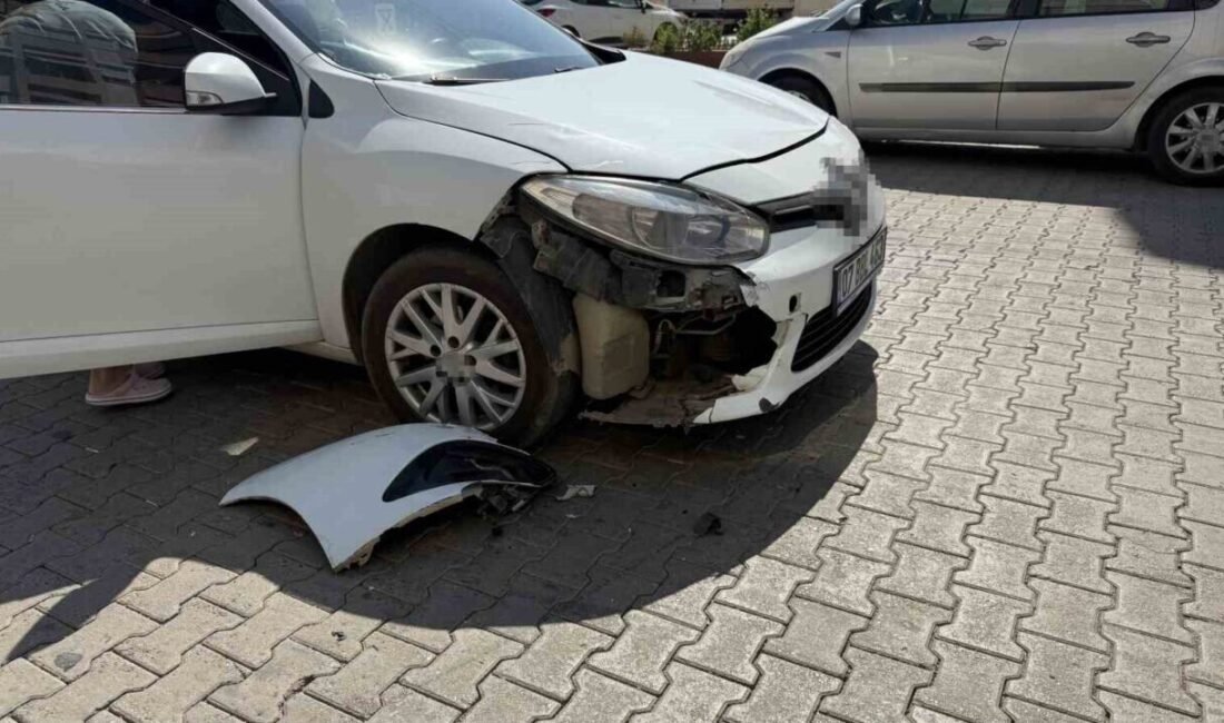 Antalya’nın Gazipaşa ilçesinde otomobille motosikletin çarpıştığı kazada, motosiklet sürücüsü yaralandı.