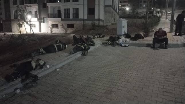 Hatay’da yaşanan ve rüzgarın etkisiyle büyüyen alevlere karşı saatlerce mücadele