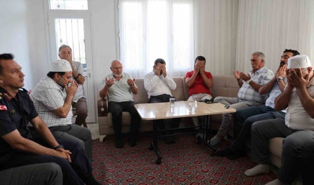 Adana’nın Kozan ilçesinde Şehit Murat Özkozanoğlu, şahadetinin 14’üncü yılında dualarla