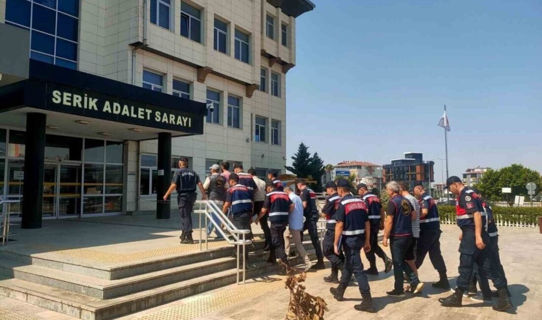 Antalya’nın Serik ilçesinde, haklarında 5 ila 10 yıl arasında kesinleşmiş