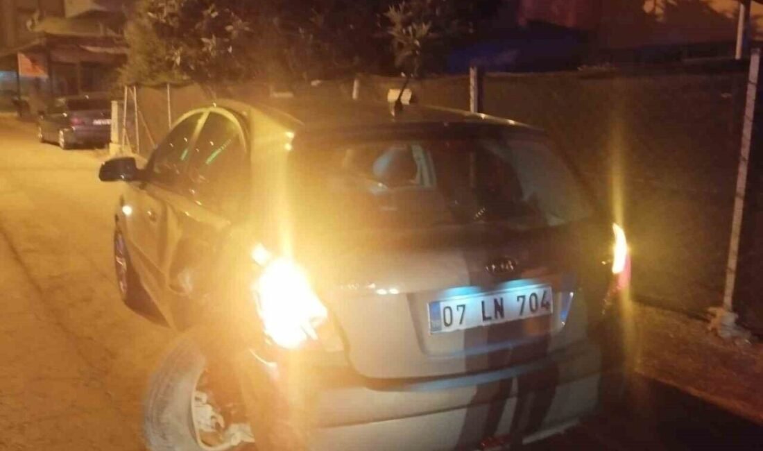 Antalya’nın Serik ilçesinde iki otomobilin karıştığı kazada 2 kişi yaralandı.