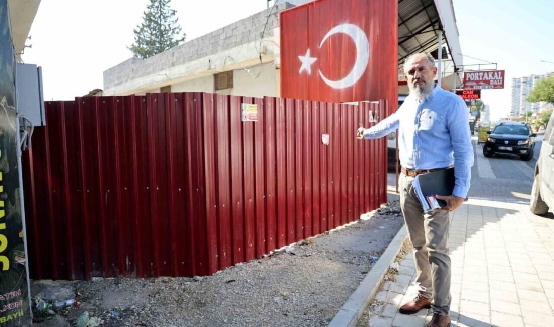 Adana’da yaşayan Mehmet Kındık, sokağın tapulu arazisi olduğunu iddia ederek