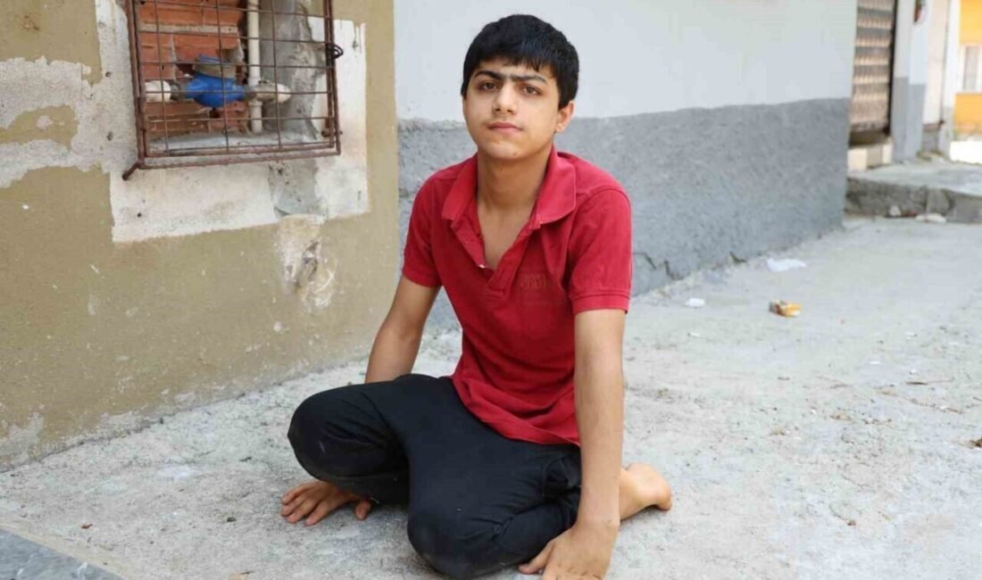 Adana’da tekerlekli sandalyesi çalınan ve sokaklarda emekleyerek gezen 15 yaşındaki