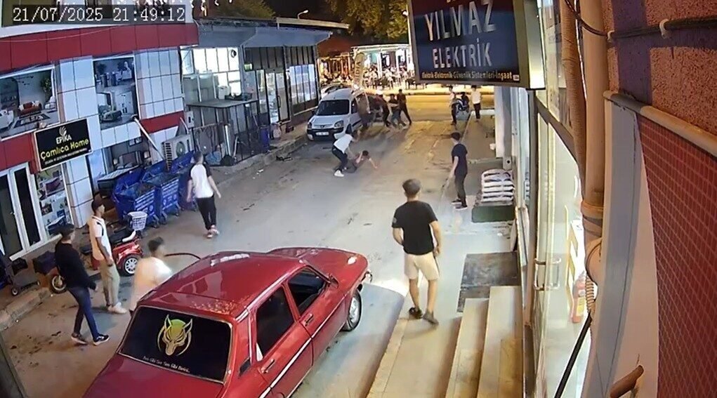 Isparta’nın Yalvaç ilçesinde bir grup genç arasında alacak verecek meselesinden