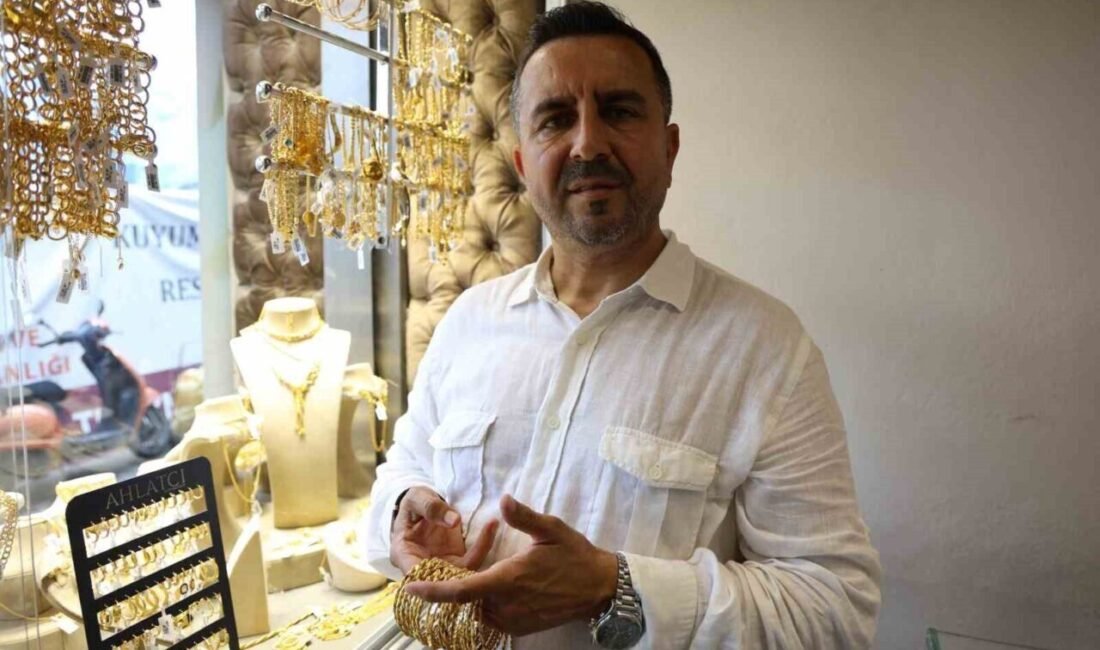 Hatay’da sarraflık yapan Ahmet Güney, yeni evlenecek çiftlere yüksek faiz