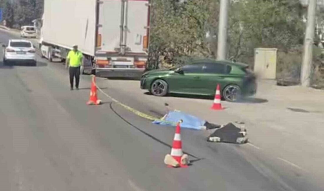 Hatay’da yolun karşısın geçtiği esnada otomobilin ve ardından tırın çarptığı