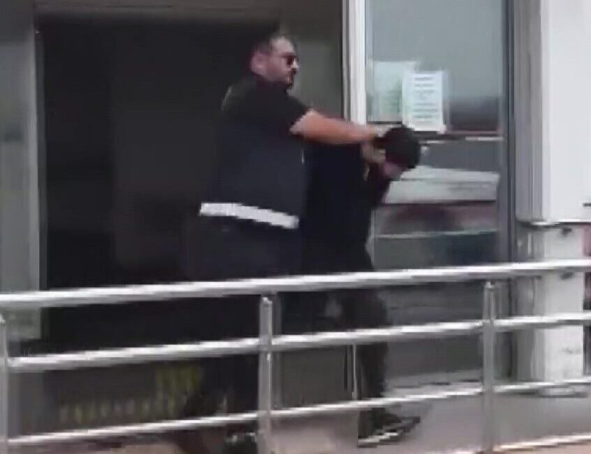 Adana’da sevgilisinin ailesi tarafından ilişkisi onaylanmayan ve silahla dışarı çıkan